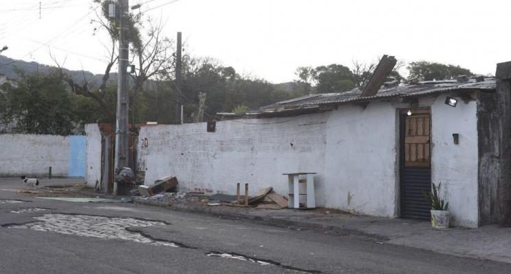 CRIMINOSOS INVADEM RESIDÊNCIA, MATAM DUAS IRMÃS E FEREM AVÓ DE 68 ANOS