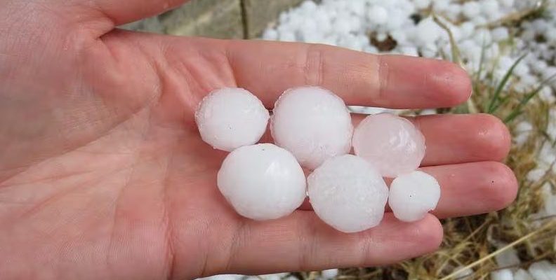 Queda de granizo gigante provoca estragos em municípios gaúchos