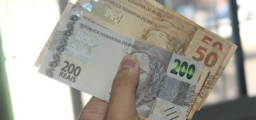 Salário mínimo de R$ 1.412 começa a ser pago nesta quinta-feira