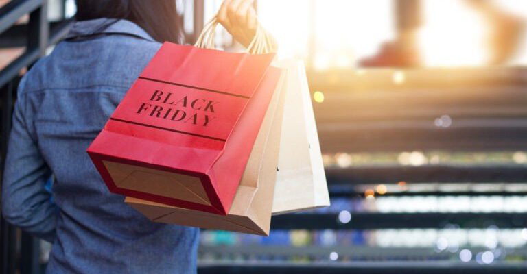 Consumidores devem ficar atentos para não cair em golpes na Black Friday