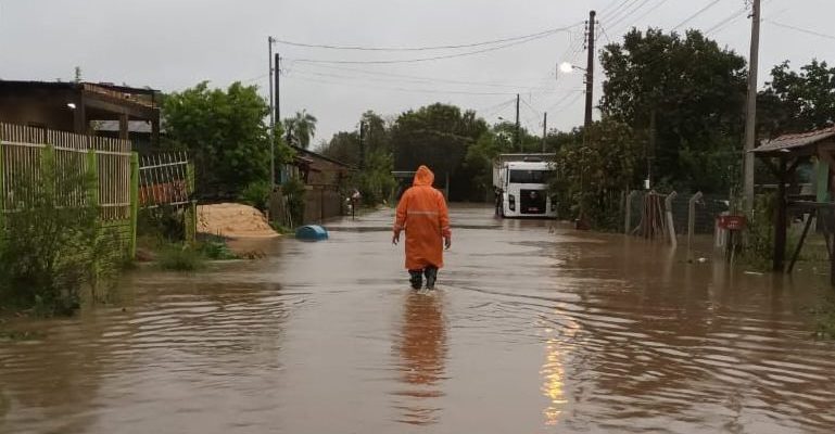 Defesa Civil alerta para golpes relacionados ao envio de Pix para ajudar municípios afetados pelo ciclone extratropical